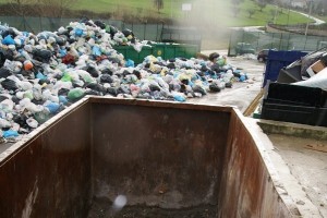 Isola ecologica a Santa Sofia d’Epiro