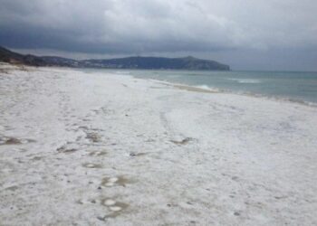 Maltempo, il gelo irrompe sulla Calabria: primi fiocchi sulle coste