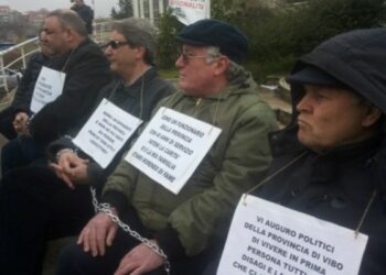 Protesta dipendenti Provincia Vibo Valentia, bloccata strada