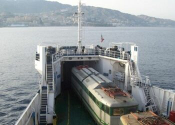 Ferrovie, Trenitalia: ‘non abbandoniamo lo Stretto di Messina’