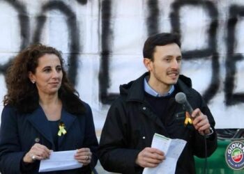 Wanda Ferro in piazza a Ciro’ Marina per gridare “Maro’ liberi”