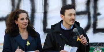 Wanda Ferro in piazza a Ciro’ Marina per gridare “Maro’ liberi”