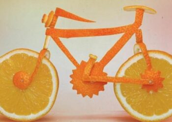 Frutta scolpita, originale mostra a Crotone contro i tumori