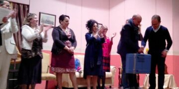 I Lions consegnano un defibrillatore al sindaco di Ciro’