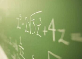 Scuole: oltre il 50% sceglie il liceo, il 30% l’istruzione tecnica