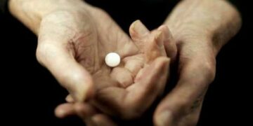 Chiedono soldi ad anziano per farmaci salvavita, arrestati coniugi nel reggino