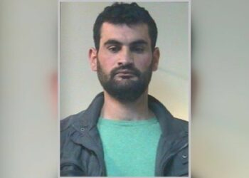 Tenta di investire carabiniere e fugge, arrestato albanese a Corigliano