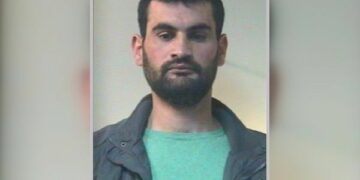 Tenta di investire carabiniere e fugge, arrestato albanese a Corigliano