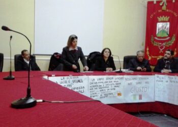 Operai licenziati a Strongoli: “ci hanno tolto la dignità”