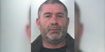 Lamezia Terme, brucia furgone per trasporto di quotidiani nazionali