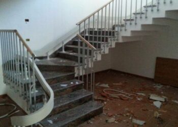 Furto e danneggiamenti in struttura confiscata a Isola Capo Rizzuto