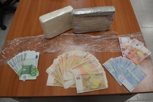 Droga e denaro sequestrato