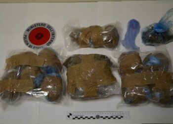 In auto con 2 kg marijuana, arrestati due crotonesi