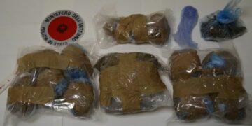 In auto con 2 kg marijuana, arrestati due crotonesi