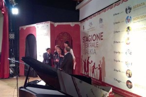 Istituzioni sul palco