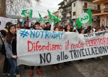‘No alle trivellazioni’: in 5000 a manifestazione di Corigliano