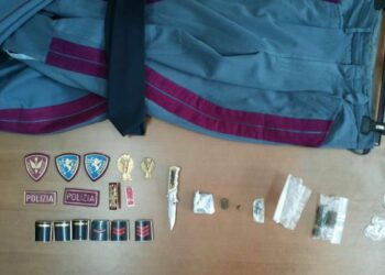 In casa droga e uniforme Polizia, arrestato 18enne nel cosentino