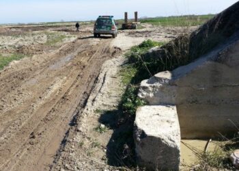 Cavatore abusivo bloccato a Rocca di Neto