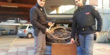 Rubano 80 kg di rame in un capannone, due arresti a Crotone