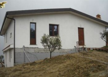 Costruzione abusiva a Santa Severina in zona di protezione speciale