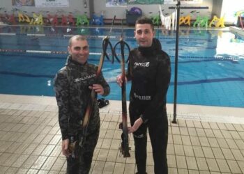 Apnea, Mangiacasale porta i fucili artigianali da Isola a Lecce