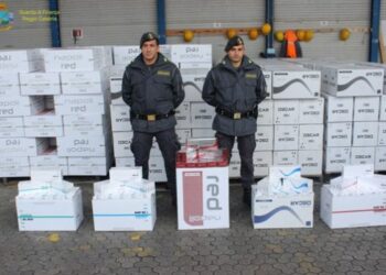 Sequestrate 14 tonnellate di sigarette ‘contraffatte’ a Gioia Tauro