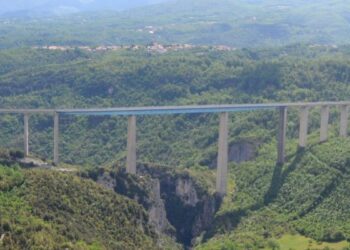 Dopo 10 giorni ancora chiuso tratto A3, Italia tagliata in due