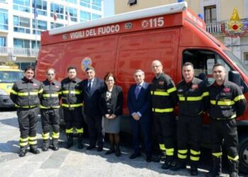 Incidente autocisterna carburante a Reggio, premiati i pompieri