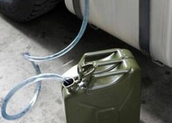 Rubano gasolio da camion dell’immondizia, due arresti nel cosentino