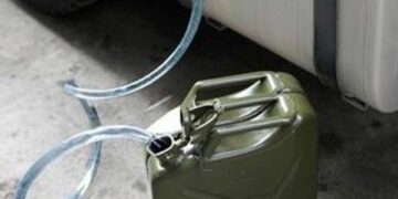 Rubano gasolio da camion dell’immondizia, due arresti nel cosentino