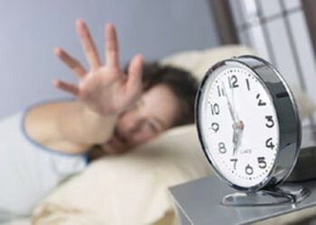 Domenica ritorna l’ora legale: risparmi ma anche rischi per la salute