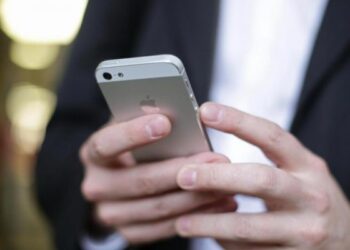 Polizia rintraccia iPhone rubato, denunciata studentessa calabrese