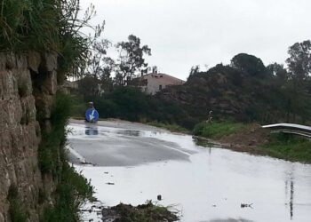 Muro di contenimento, per la troppa pioggia sta per cedere nel crotonese