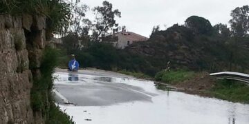 Muro di contenimento, per la troppa pioggia sta per cedere nel crotonese