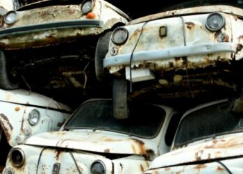 Irregolarita’ in autodemolizione a Cosenza, due denunce