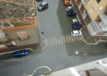 Crotone, mancata pulizia caditoie centro città e periferia