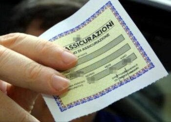 Addio assicurazione sul parabrezza, telecamere puntate sulle targhe