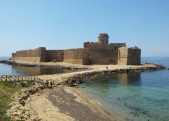 Matrimoni, boom di richieste per Le Castella: ma servono 500 euro