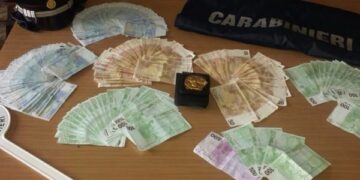 Rapinano banca a Ferrara e poi fuggono in taxi, fermati in Calabria