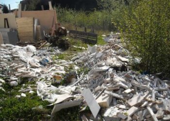 Marmificio scaricava rifiuti in fosso a Cotronei