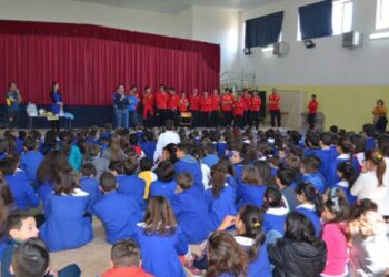 I calciatori dell’Isola fanno visita alle scuole del territorio