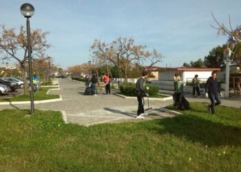 Giornata ecologica a Ciro’ Marina per ripulire il lungomare