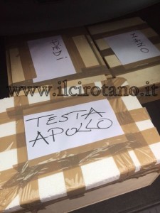 I pacchi con la testa, la mano e i piedi di Apollo