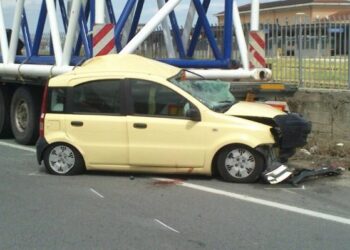 Incidente mortale sulla SS106 a Crotone, muore 21enne
