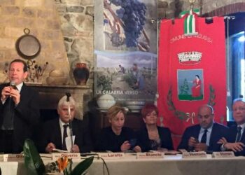 Vino, Oliverio a Melissa: occorre un ‘Marchio Calabria’