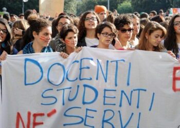 Scuola, mobilitazione docenti a Cosenza contro Ddl