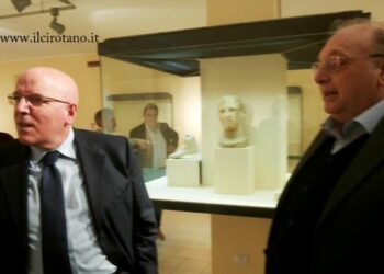 Mario Oliverio a Ciro’ Marina per ammirare l’acrolito di Apollo