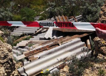 Pannelli di amianto a Capo Colonna, sequestrata discarica