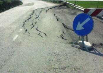 Strada pericolosa a Cutro, richiesti interventi urgenti