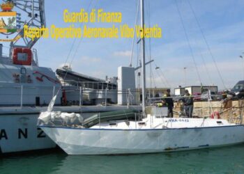 Sbarco a Strongoli, arrestati i tre presunti scafisti: intascati oltre 90 mila euro